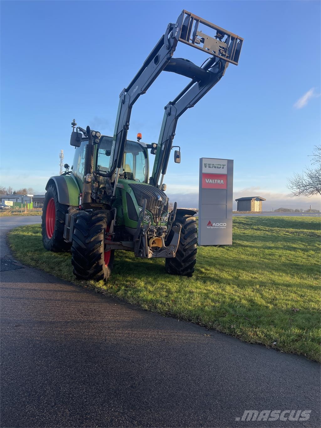 Fendt 516 VARIO SCR PROFI الجرارات