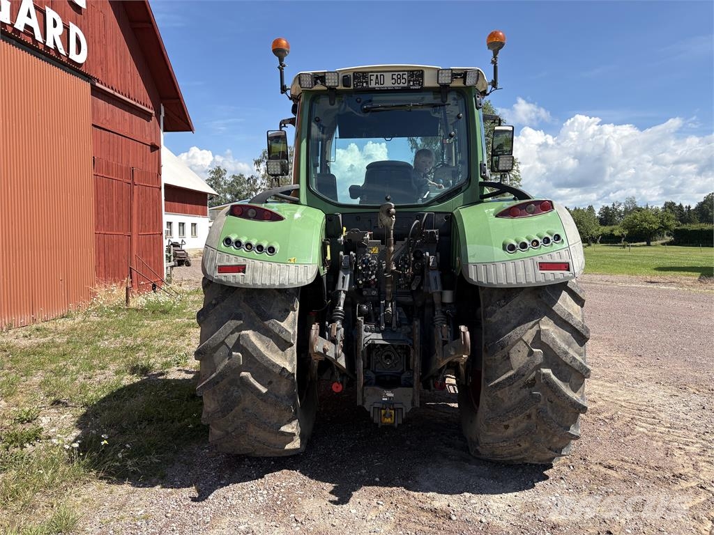 Fendt 724 VARIO SCR + FL + GPS Tractores