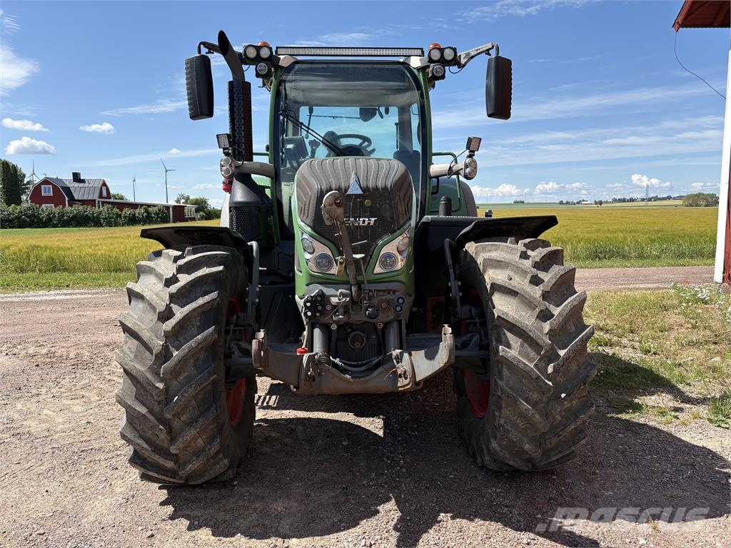 Fendt 724 VARIO SCR + FL + GPS Tractores