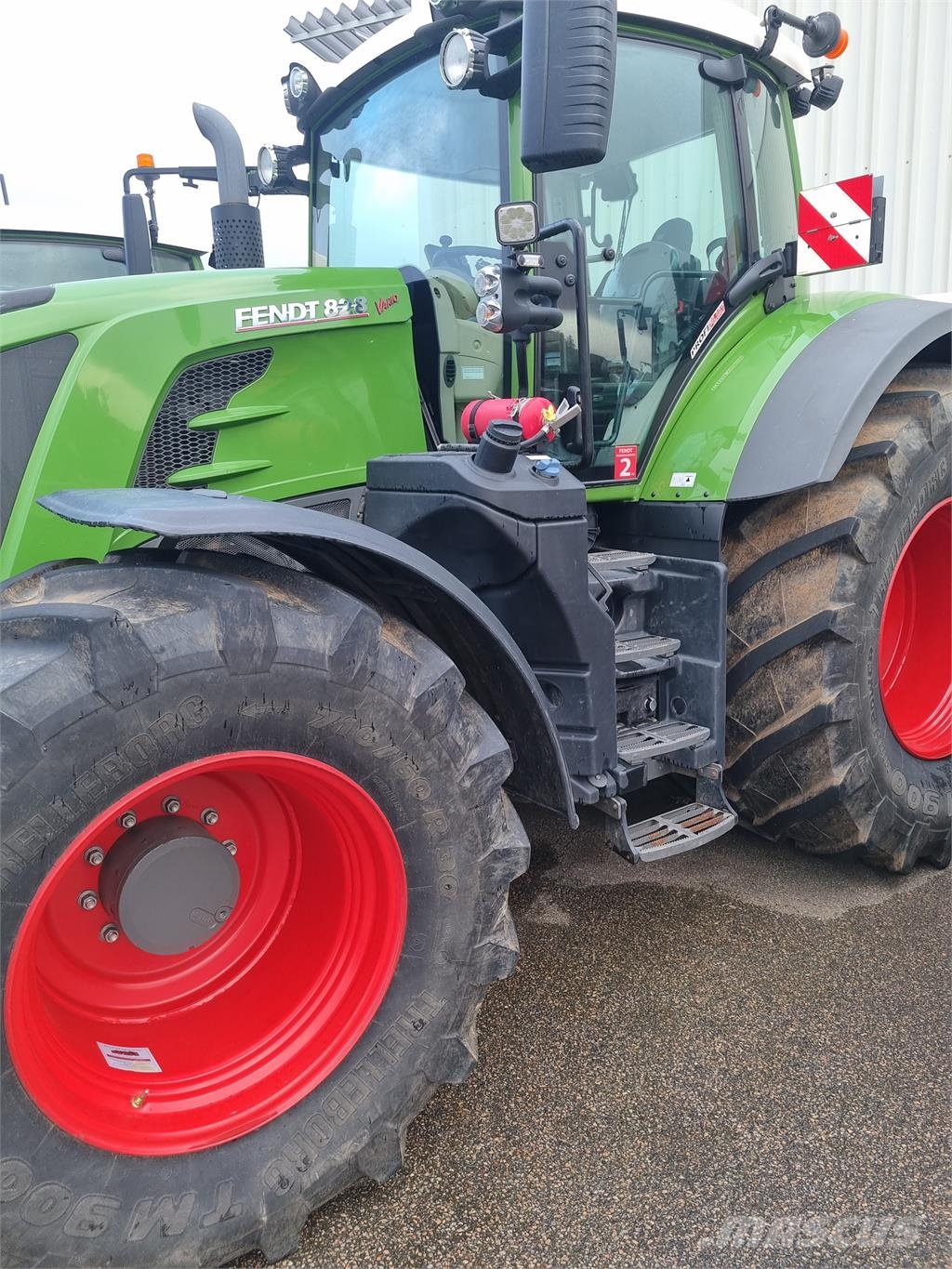 Fendt 828 PROFIPLUS+F+PTO+GPS الجرارات