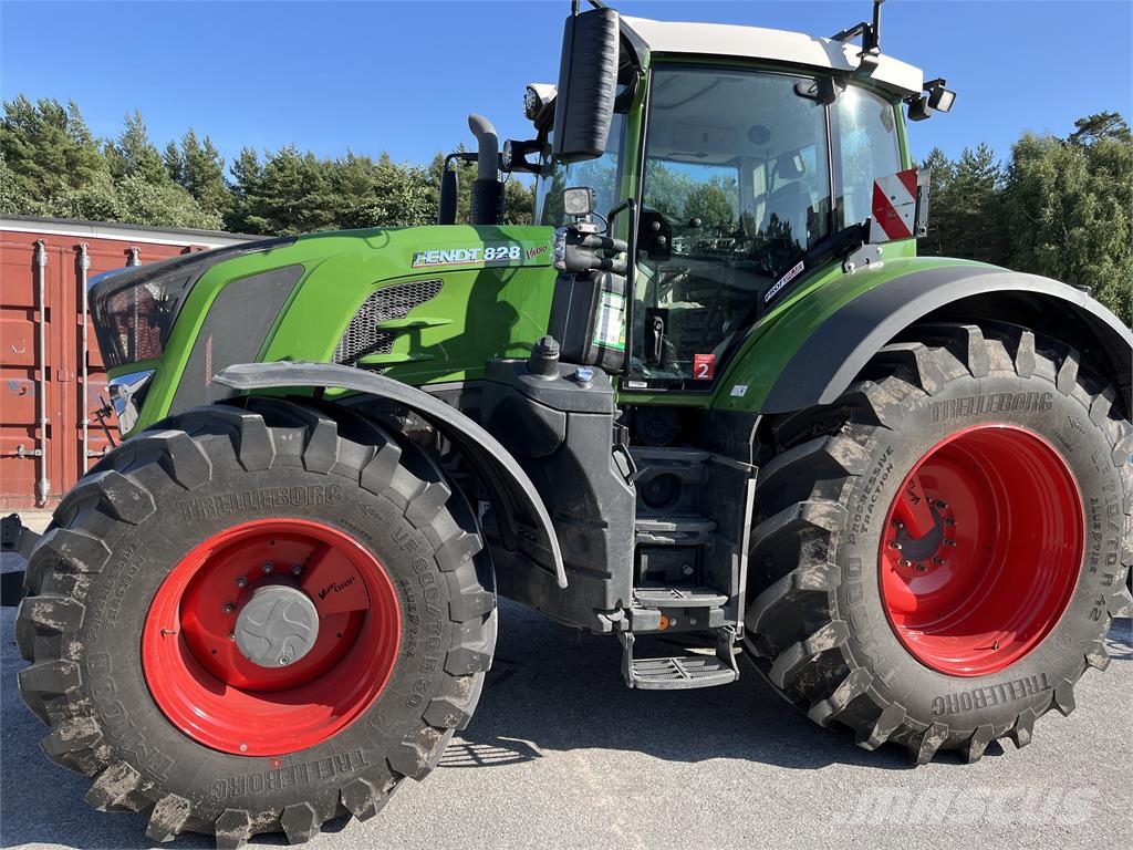 Fendt 828 VARIO S4 Трактори