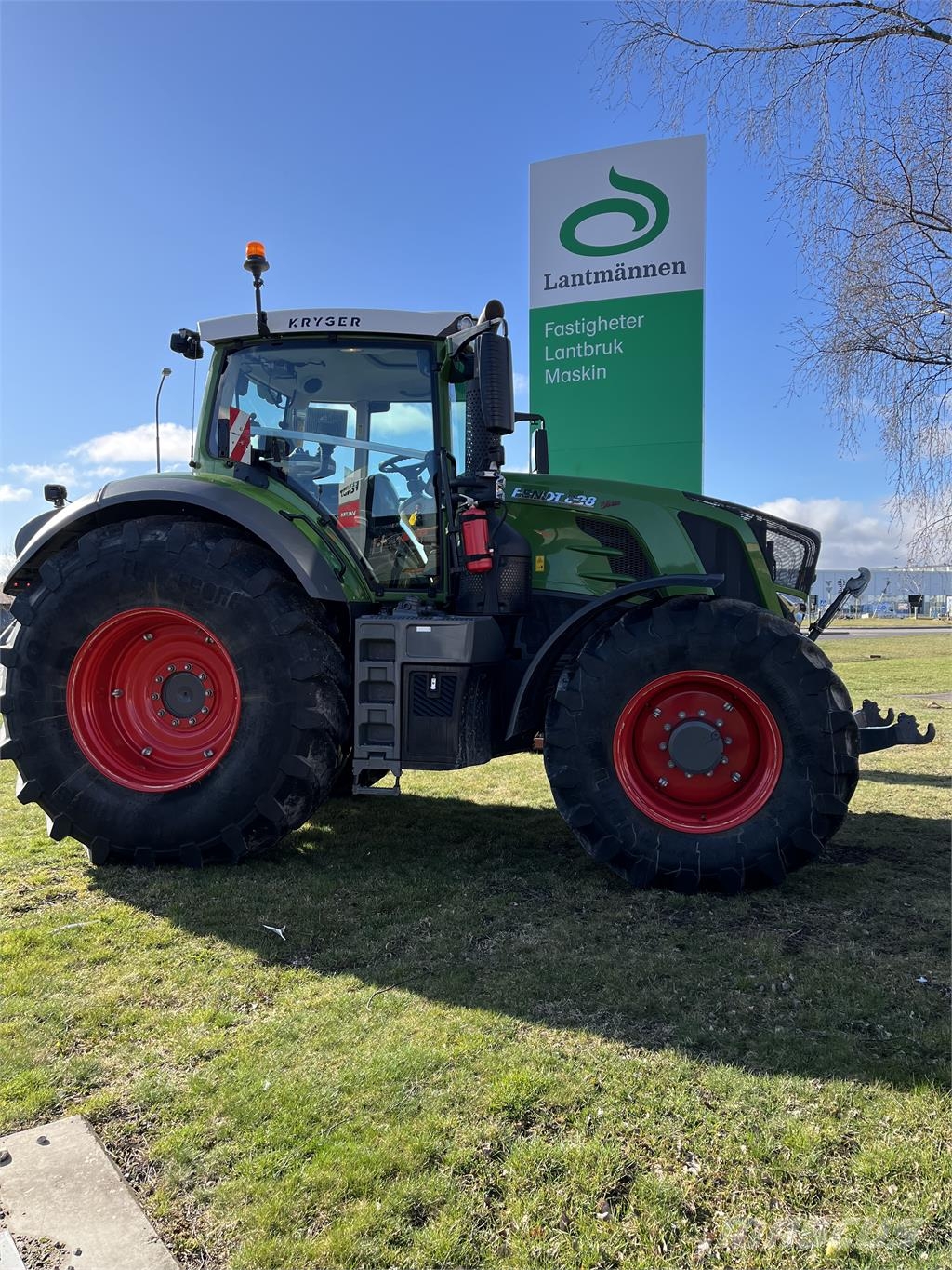 Fendt 828 VARIO S4 Трактори