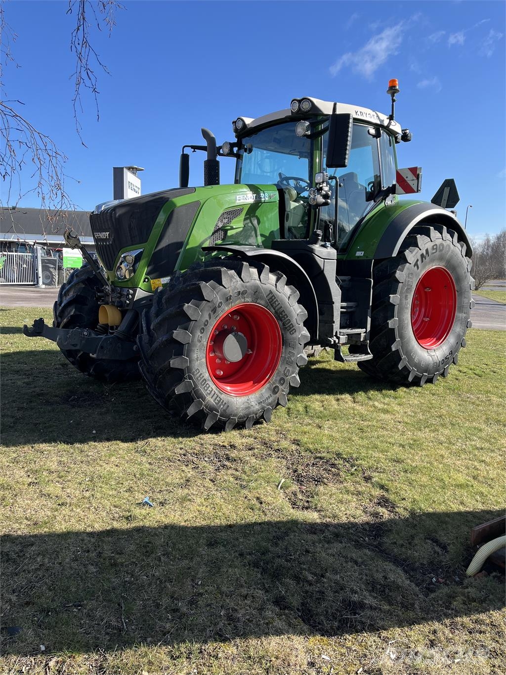 Fendt 828 VARIO S4 Трактори