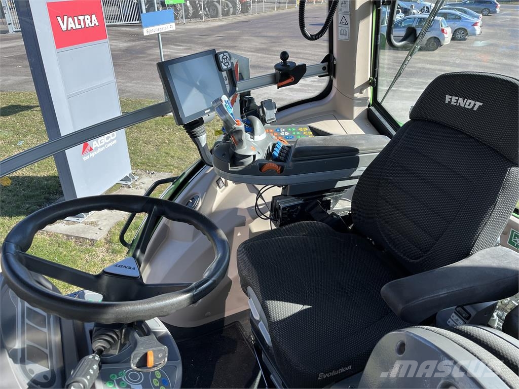 Fendt 828 VARIO S4 Трактори