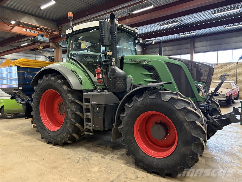 Fendt 828 VARIO S4 Трактори