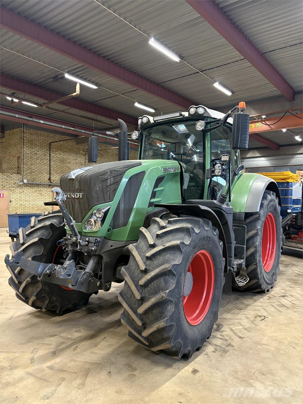 Fendt 828 VARIO S4 Трактори