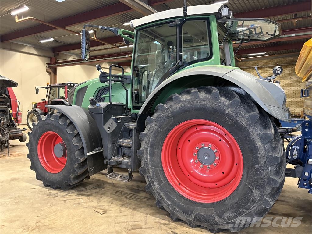 Fendt 828 VARIO S4 Трактори