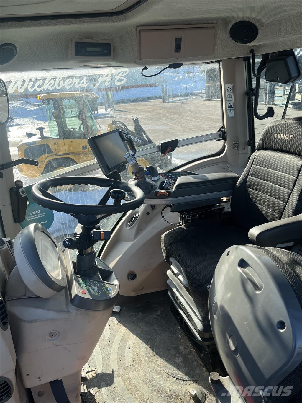 Fendt 828 VARIO S4 Трактори