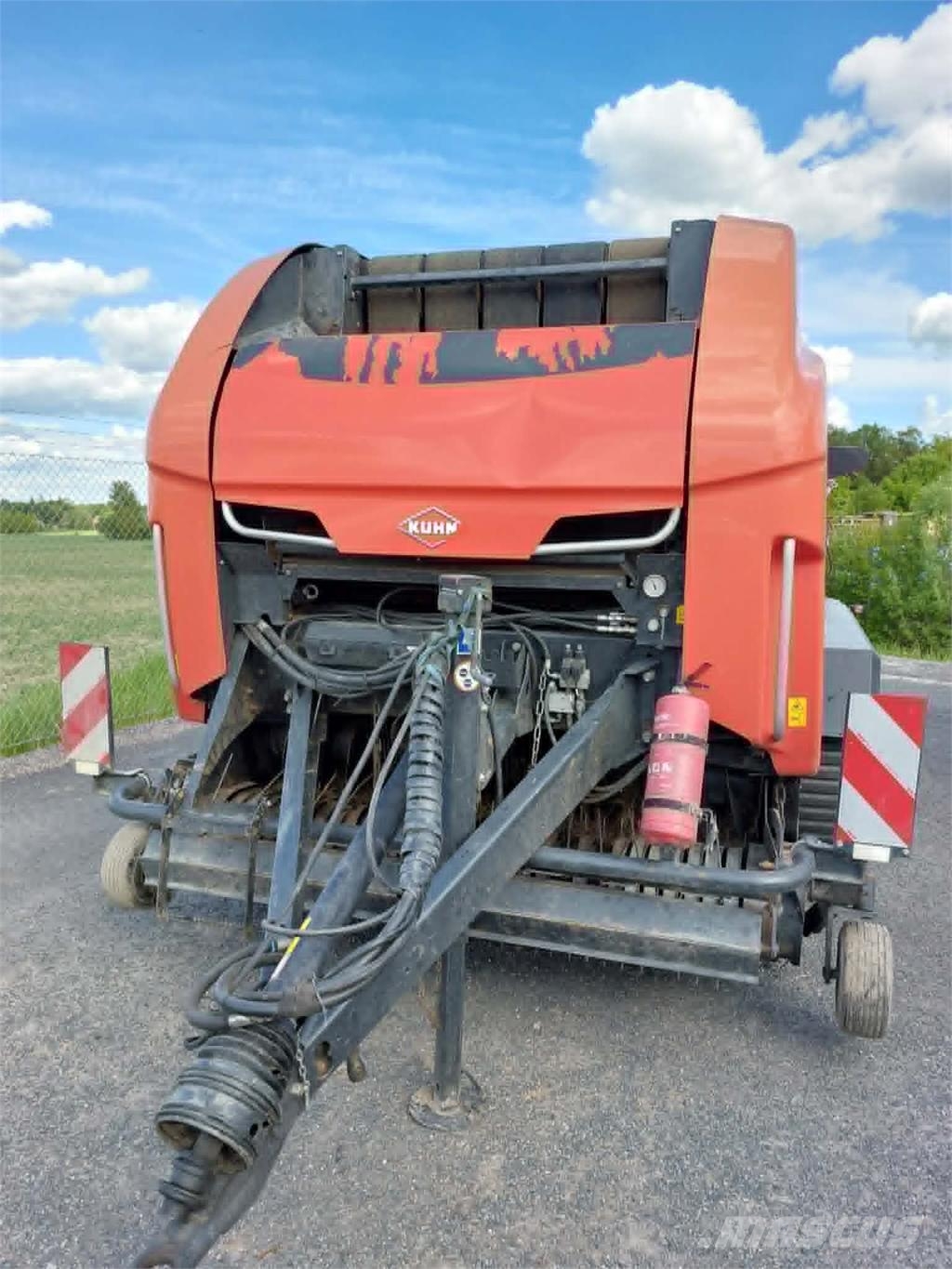 Kuhn VBP 3165 OPTICUT 23 KNIV 圓型牧草打包機