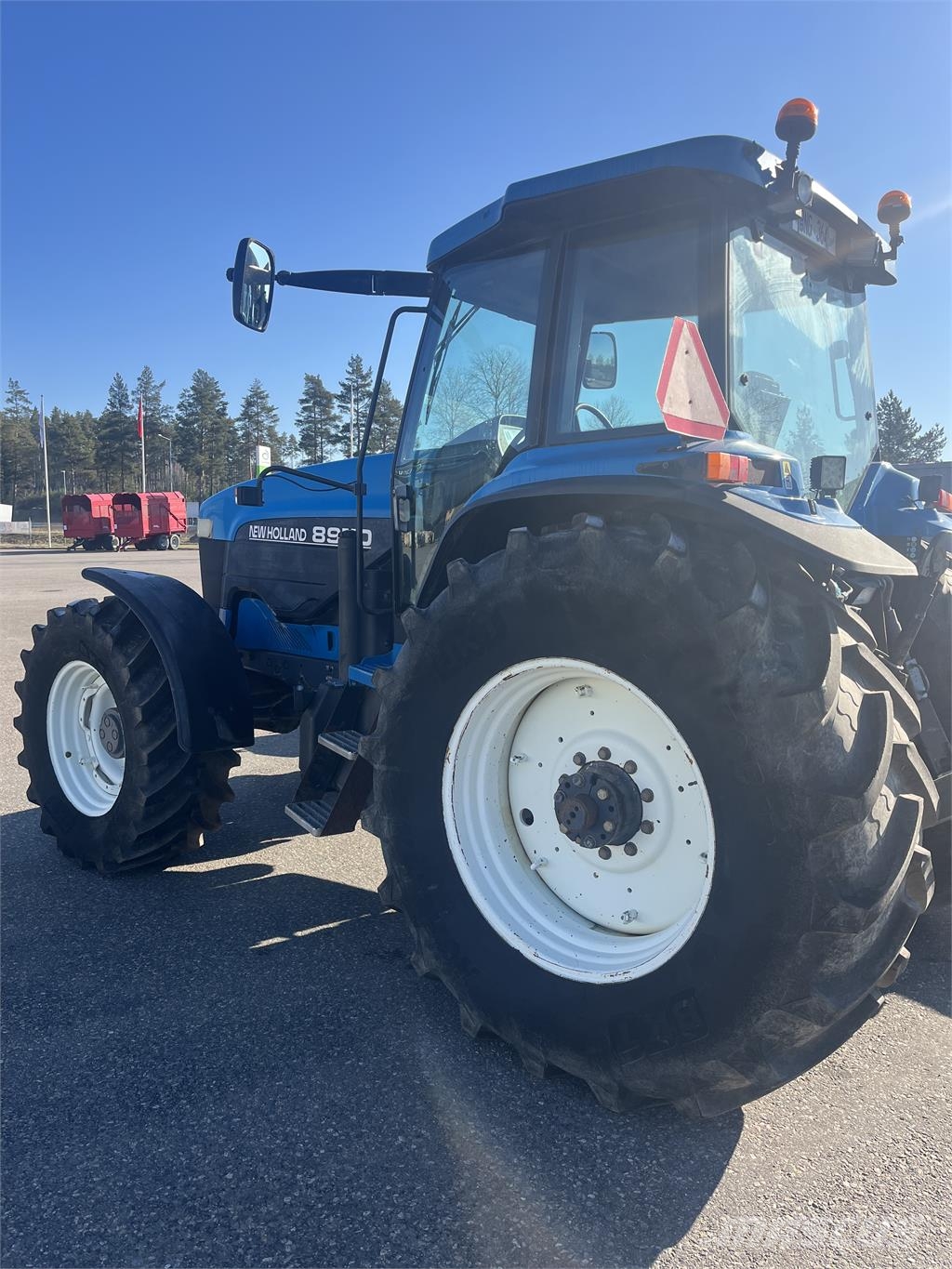 New Holland ÖVRIGA 8970 Traktori