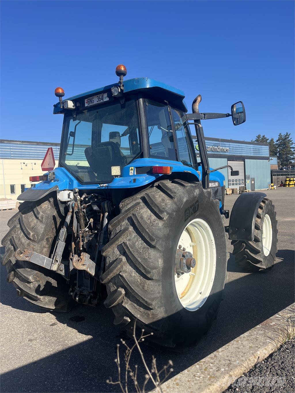 New Holland ÖVRIGA 8970 Traktori