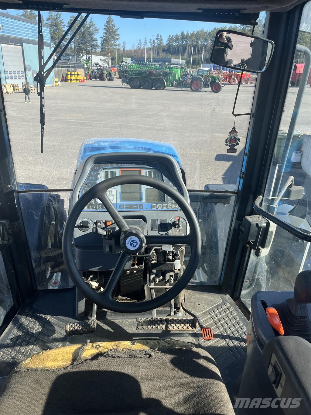 New Holland ÖVRIGA 8970 Traktori