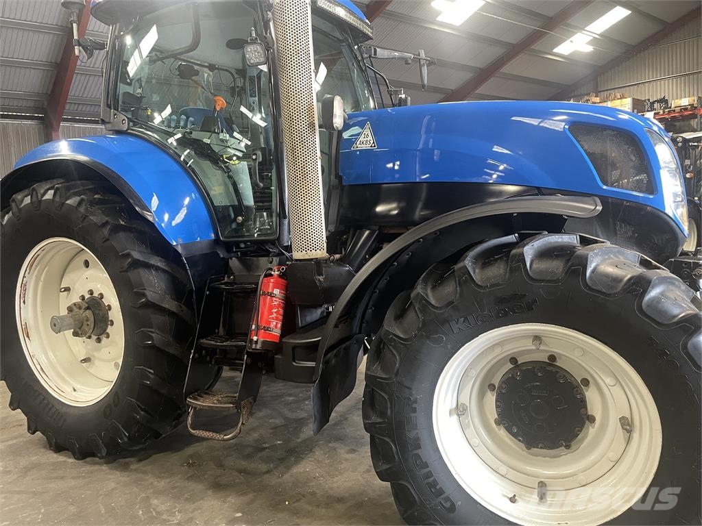 New Holland T7040 Traktoren