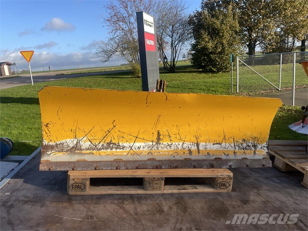 New Holland TCE50SOPVALS SNÖPLOG Tractors