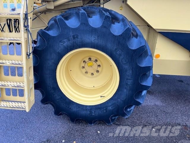 New Holland TX64 Mähdrescher