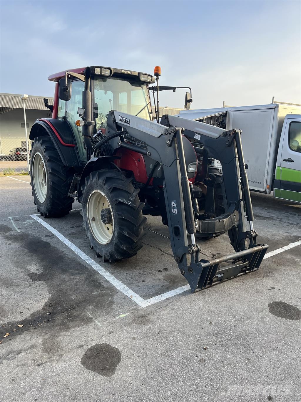 Valtra 121 HITECH + L +FL Tractors