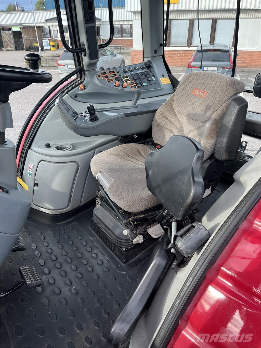Valtra 142 DIRECT Tractors