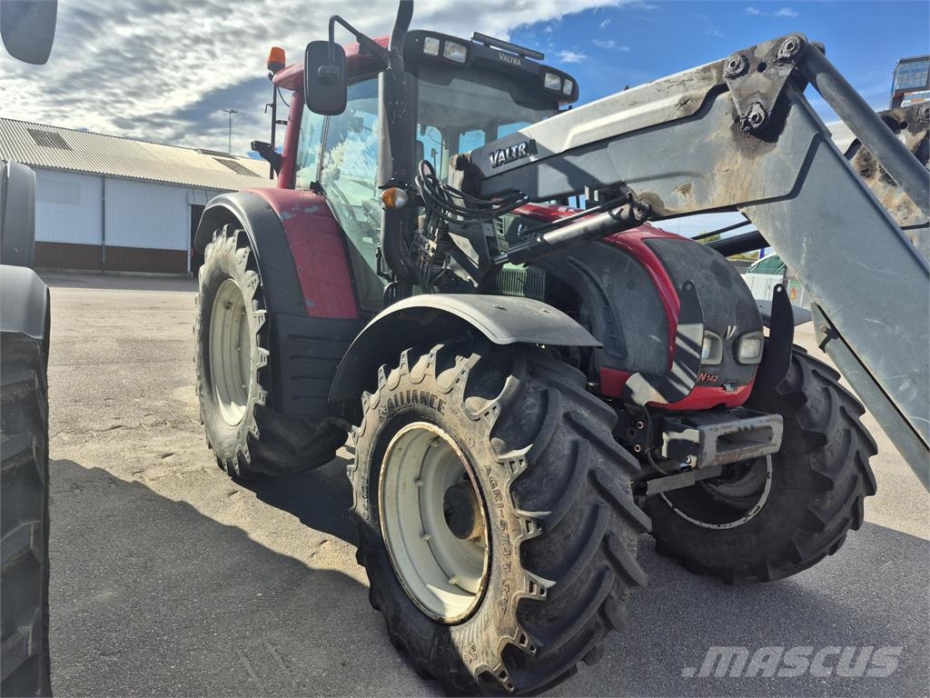 Valtra 142 DIRECT+L Tractors