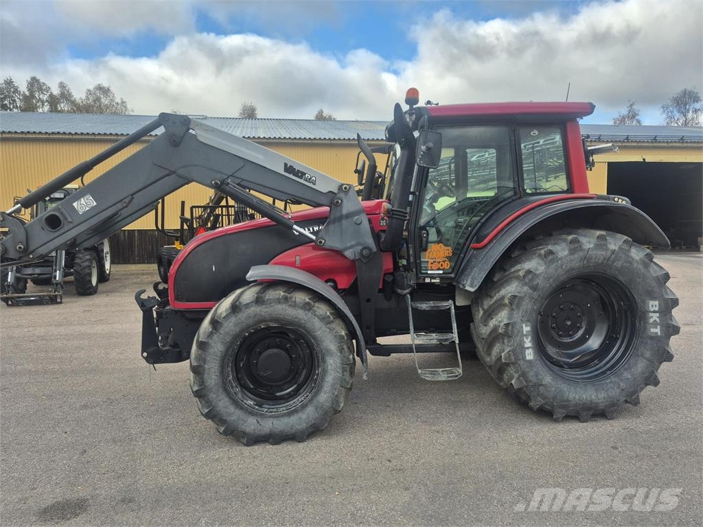 Valtra 151E HITECH Трактора