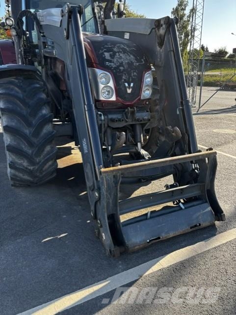 Valtra 213 VERSU SCR Tractores