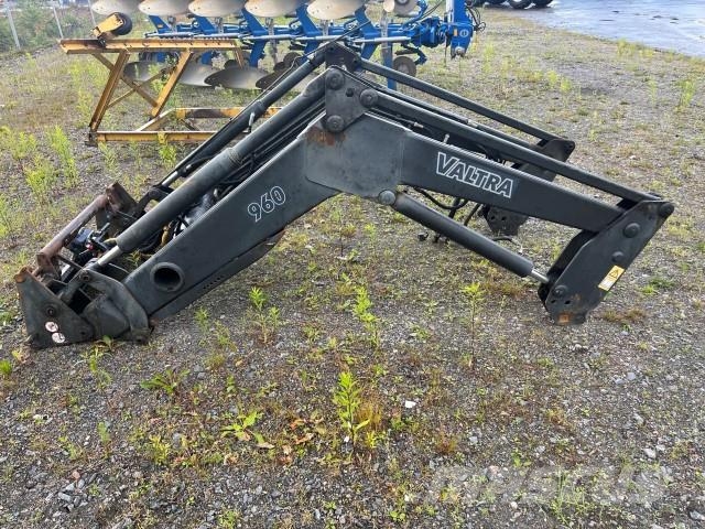 Valtra 960 FRONTLASTARE Prednji utovarivači i bageri