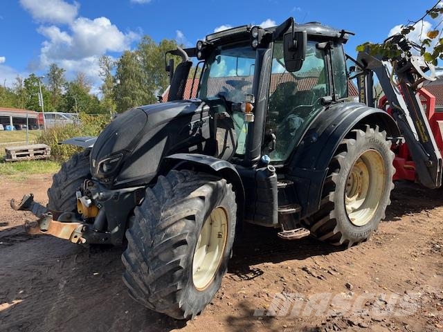 Valtra N174 DIRECT + F Tractoare