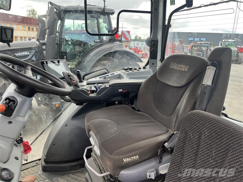 Valtra N174 VERSU Traktorok