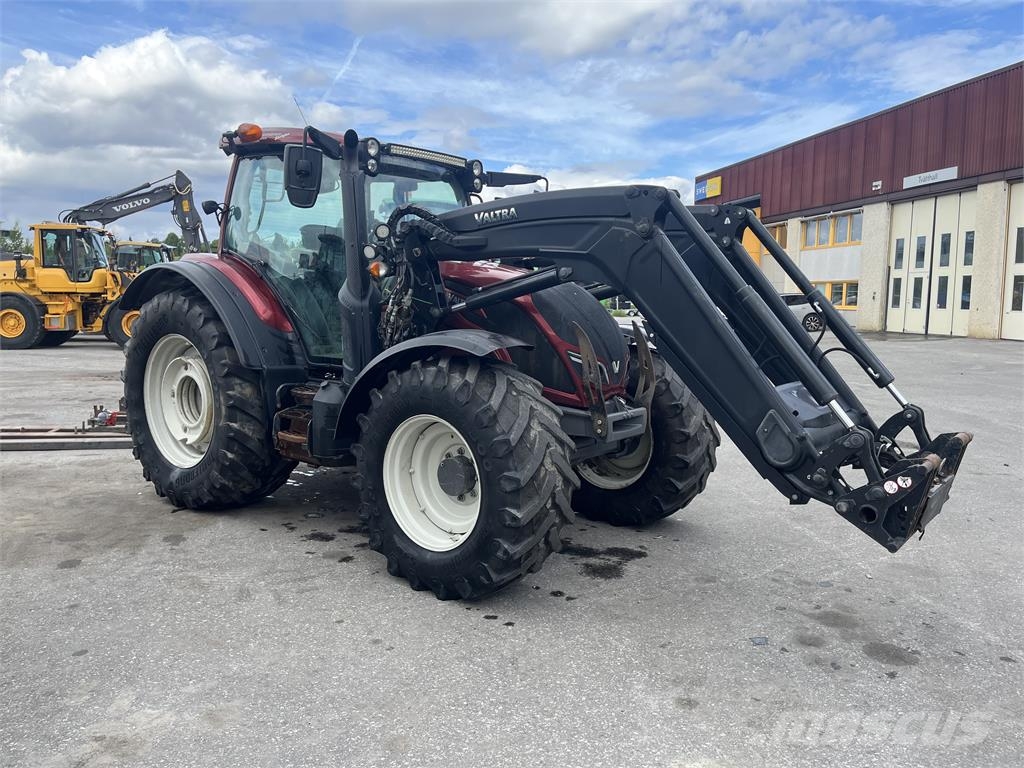 Valtra N174 VERSU Traktorok