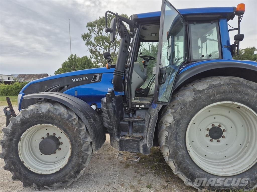Valtra T213V FL SCR الجرارات