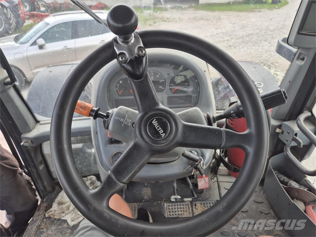 Valtra T213V FL SCR الجرارات