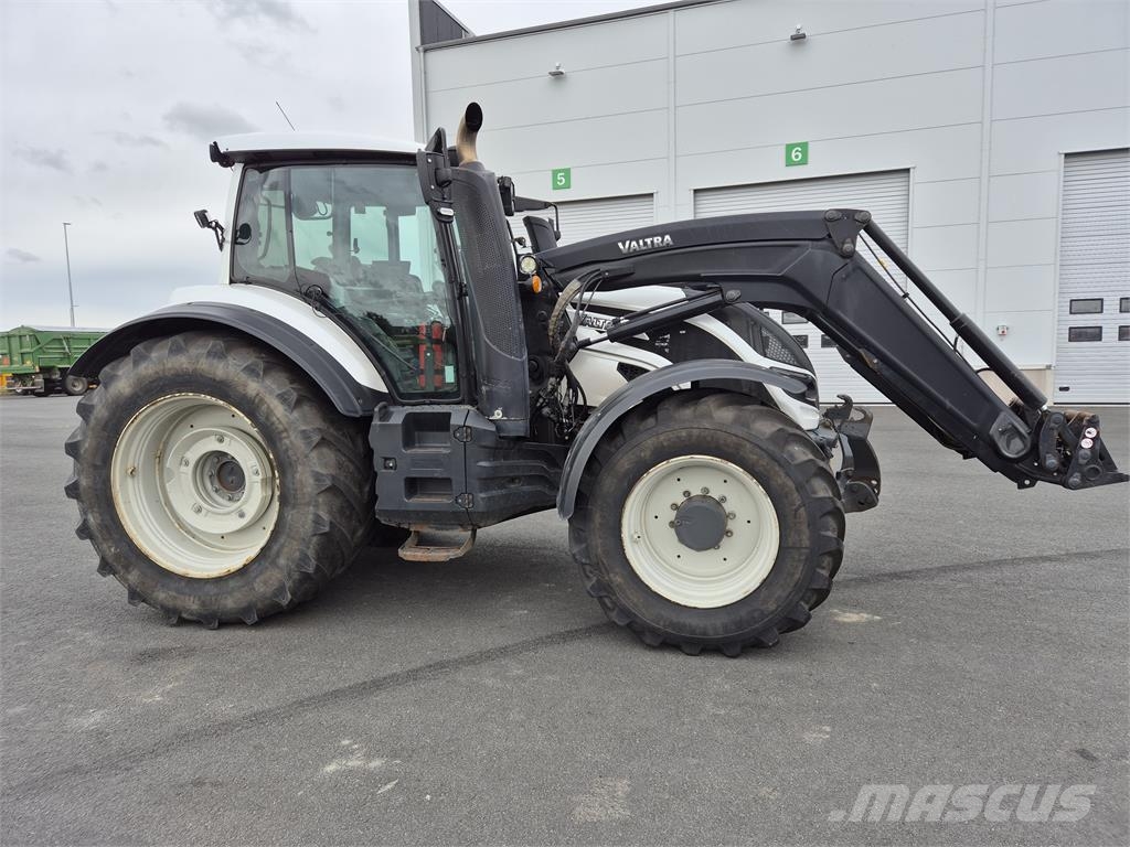 Valtra T214 V Traktory