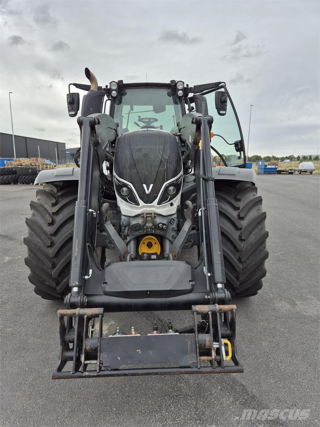 Valtra T214 V Traktory