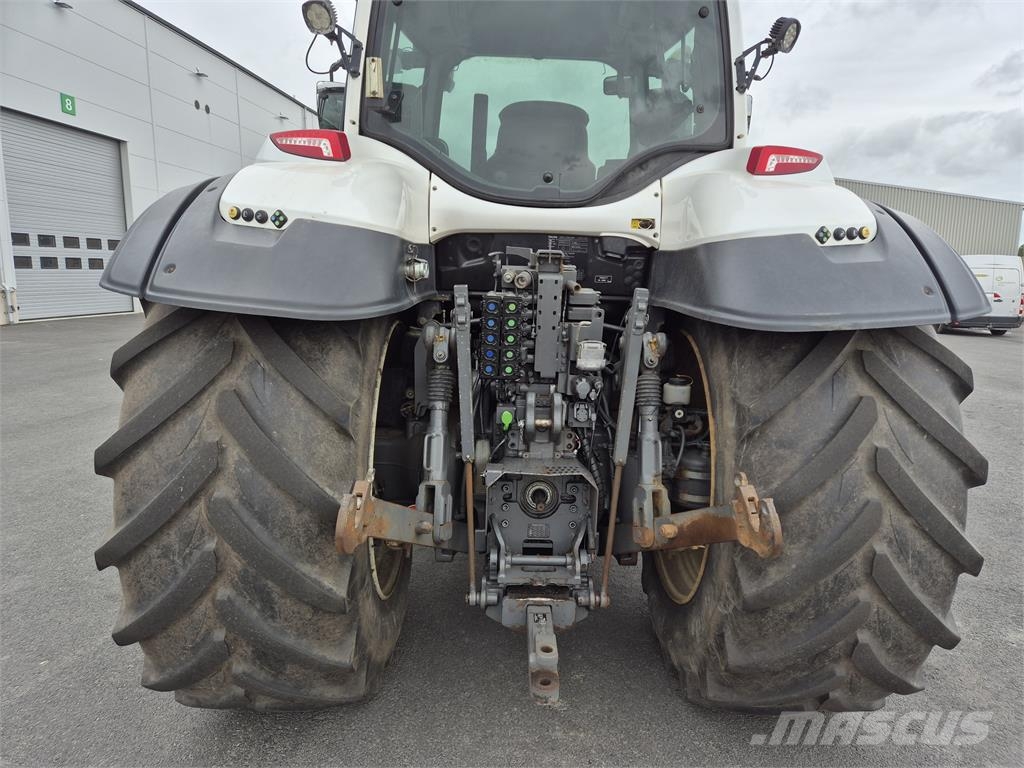 Valtra T214 V Traktory