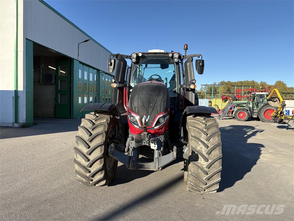 Valtra T215 VERSU Traktori