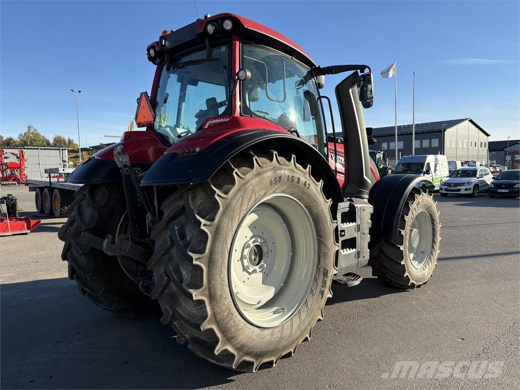Valtra T215 VERSU Traktori