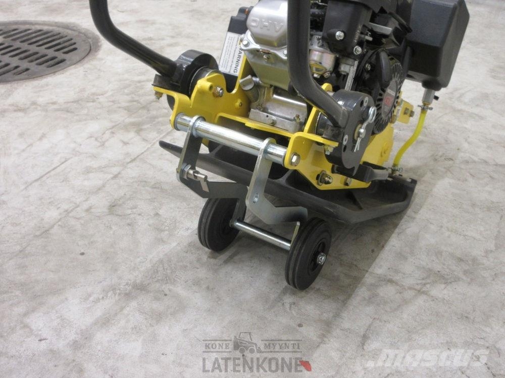 Bomag BVP10/36 tärylätkä vesityksellä ja renkailla Vibrationsgeräte