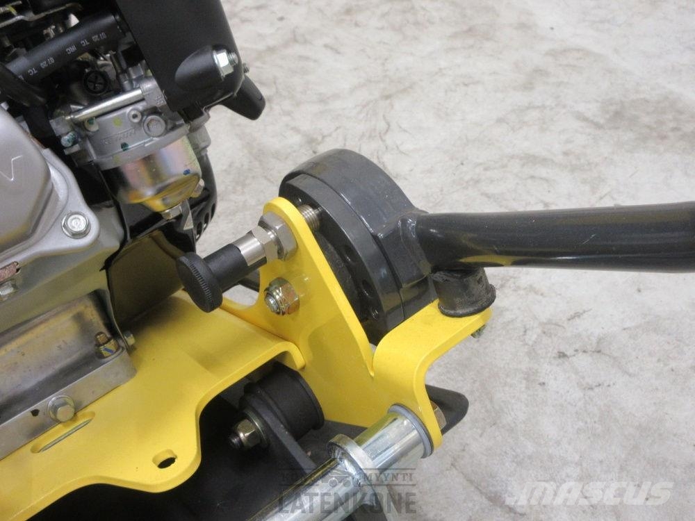 Bomag BVP10/36 tärylätkä vesityksellä ja renkailla Vibrationsgeräte