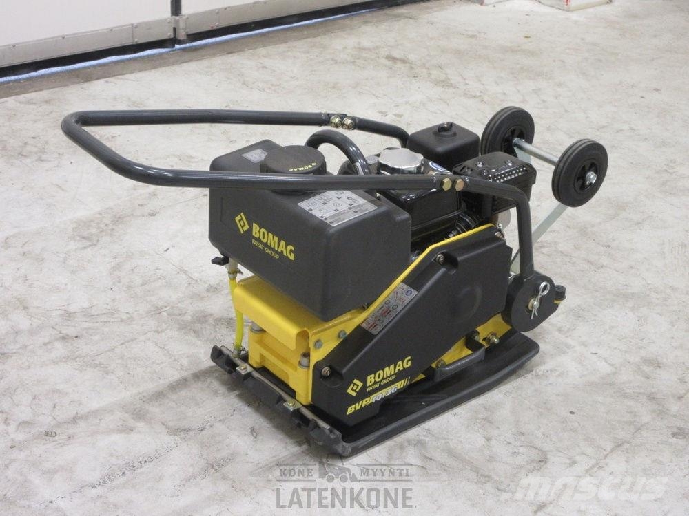 Bomag BVP10/36 tärylätkä vesityksellä ja renkailla Vibrationsgeräte