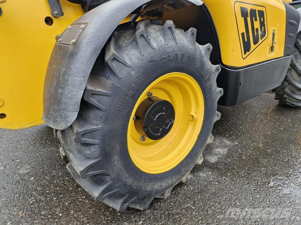 JCB 533-105 telehandler مناولات متداخلة