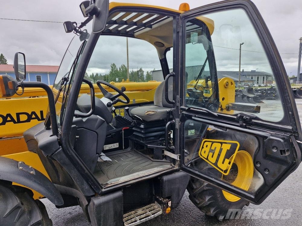 JCB 533-105 telehandler مناولات متداخلة