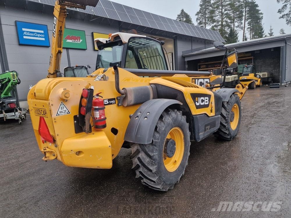 JCB 535-140 telehandler مناولات متداخلة