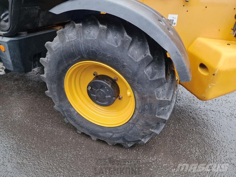 JCB 535-140 telehandler مناولات متداخلة