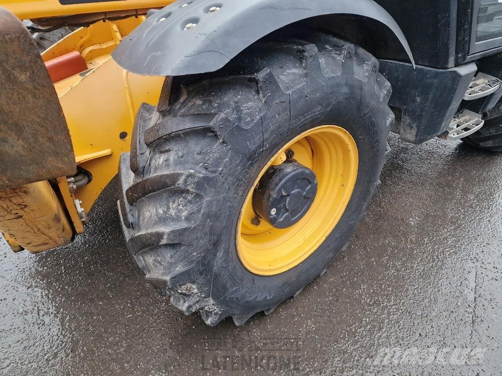 JCB 535-140 telehandler مناولات متداخلة