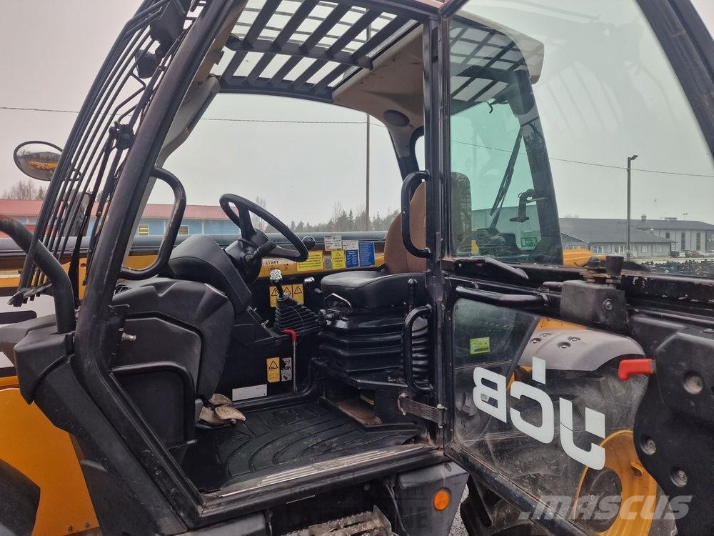 JCB 535-140 telehandler مناولات متداخلة