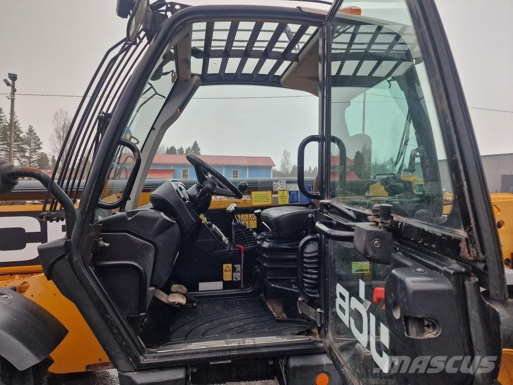 JCB 535-140 telehandler مناولات متداخلة