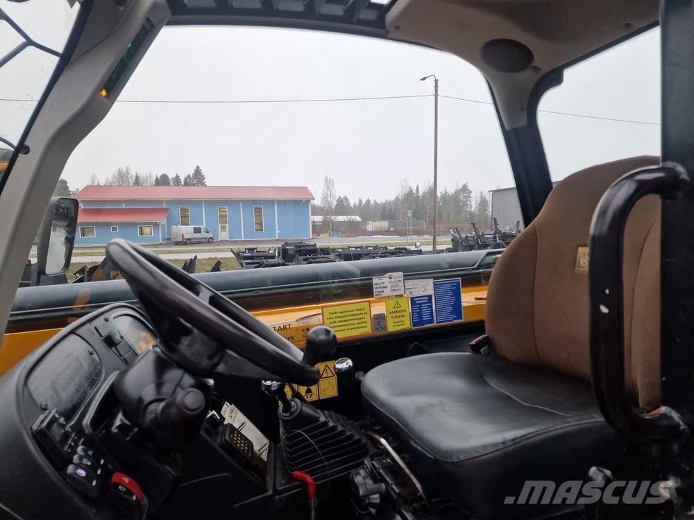 JCB 535-140 telehandler مناولات متداخلة