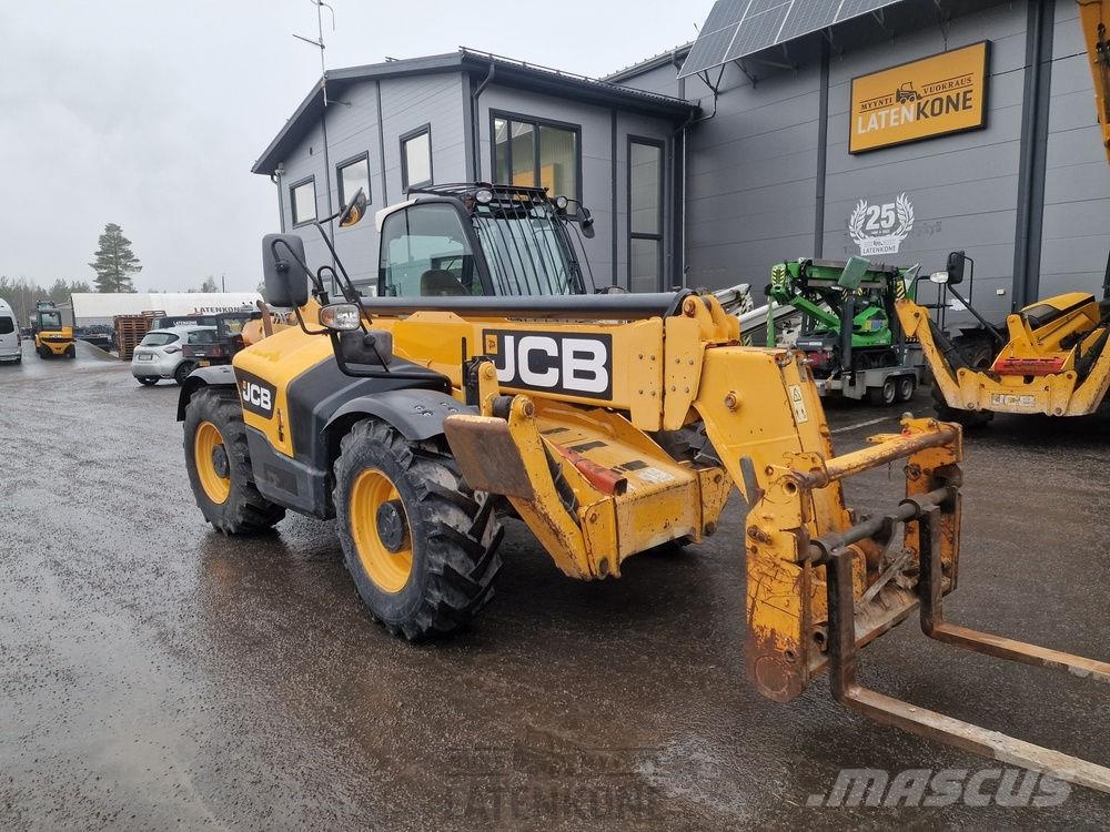 JCB 535-140 telehandler مناولات متداخلة