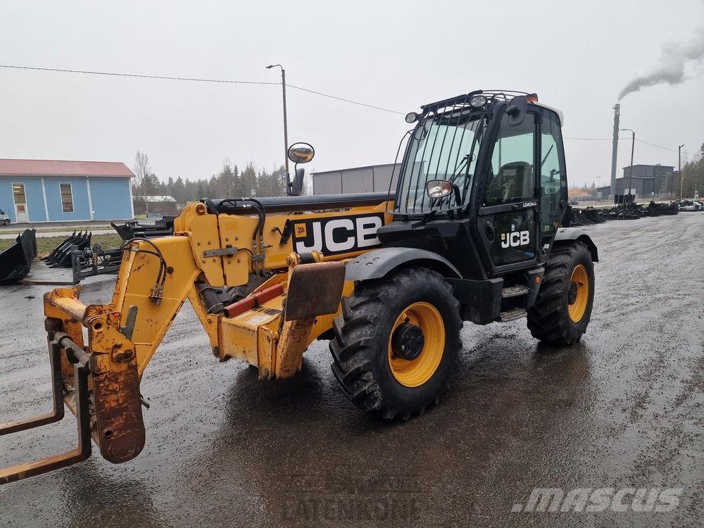 JCB 535-140 telehandler مناولات متداخلة