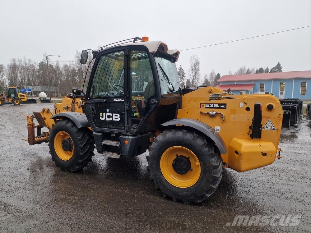 JCB 535-140 telehandler مناولات متداخلة