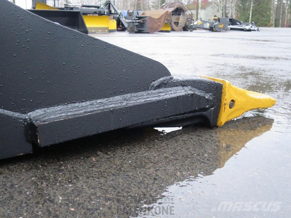 Laten Kuokkakauha 1300mm NTP20/30 kynsillä 挖斗